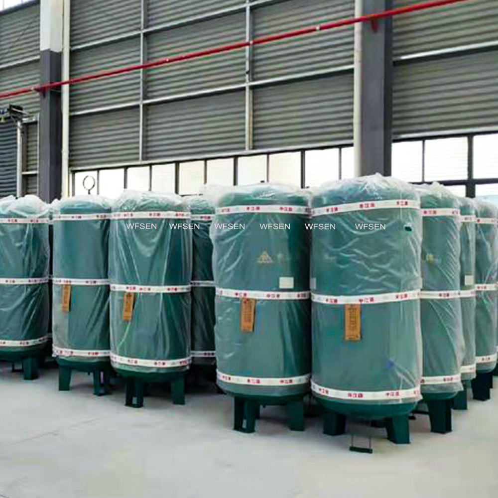 Air receiver tank supplied with a screw air compressor package