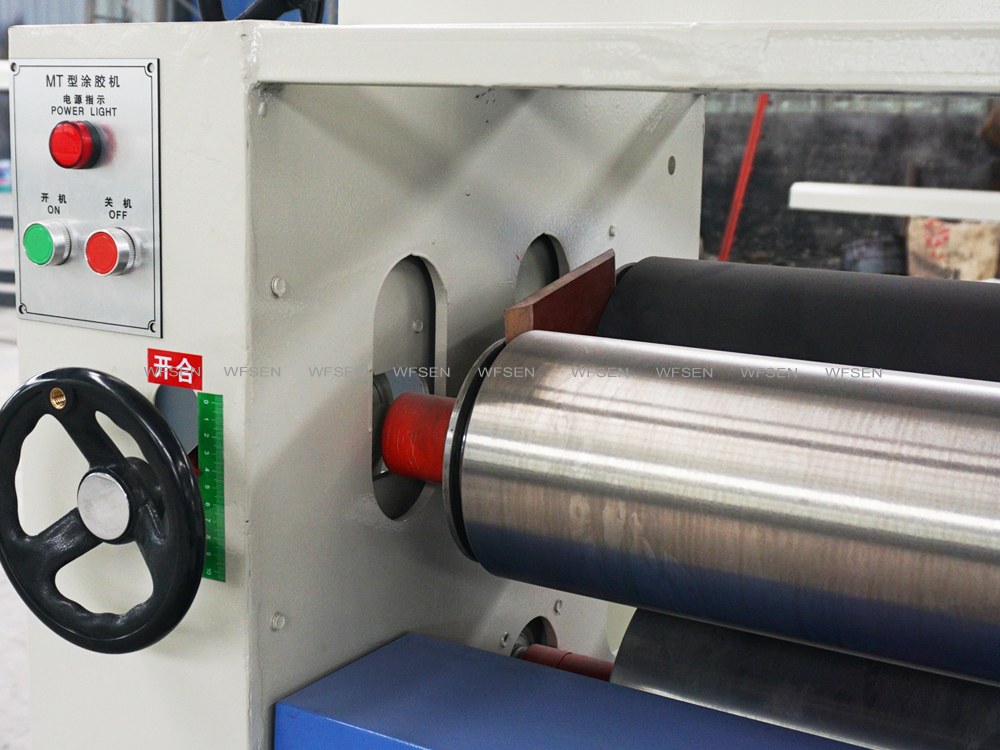 Rubber roller and gap adjustment handwheel on a WFSEN glue spreader machine